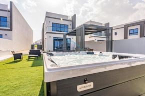 Getaway Deal 3BR with Outdoor Jacuzzi plus Scenic Views by Deluxe Holiday Homes